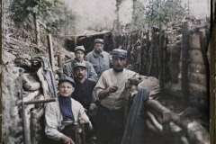 France, Conchy-les-Pots, Les poilus fabriquent des bagues aux tranchées de 1ère ligne