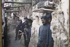 France, Les Gourbis des artilleurs creusés dans le rocher à St Claude