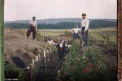 France, Riquebourg, Les R.A.T. nettoyant les tranchées éboulées