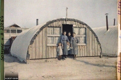 France, Péronne, Une habitation demi lune avec ses habitants