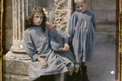 France, Brantôme, La soeur et ses 2 frères enfants de Brantôme