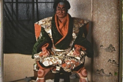 Théâtre Kabuki au théâtre Hongôza, l'acteur Bandô Mitsugorô VII (1882-1961) costumé, Tôkyô, Hongô-ku (aujourd'hui Bunkyo-ku), Japon, mars 1927, (Autochrome, 12 x 9 cm), Roger Dumas, Département des Hauts-de-Seine, musée Albert-Kahn, Archives de la Planète, A 68 629 X