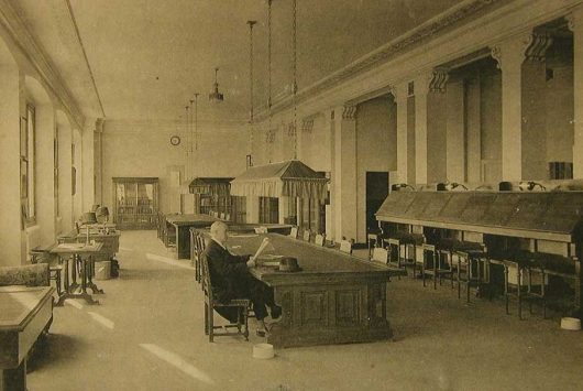 Una sala de la biblioteca