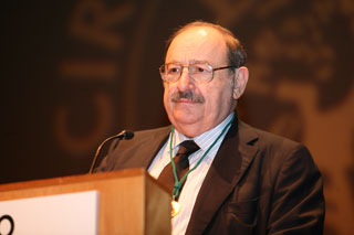 Medalla de oro del CBA a Umberto Eco