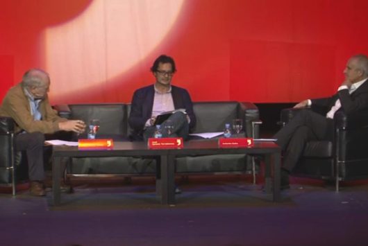 Enciclopedias para envolver el pescado: periodismo, historia y política